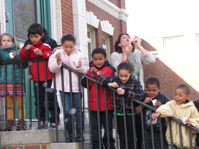 Ana Maria Caballero brings students outside to study air using bubbles.