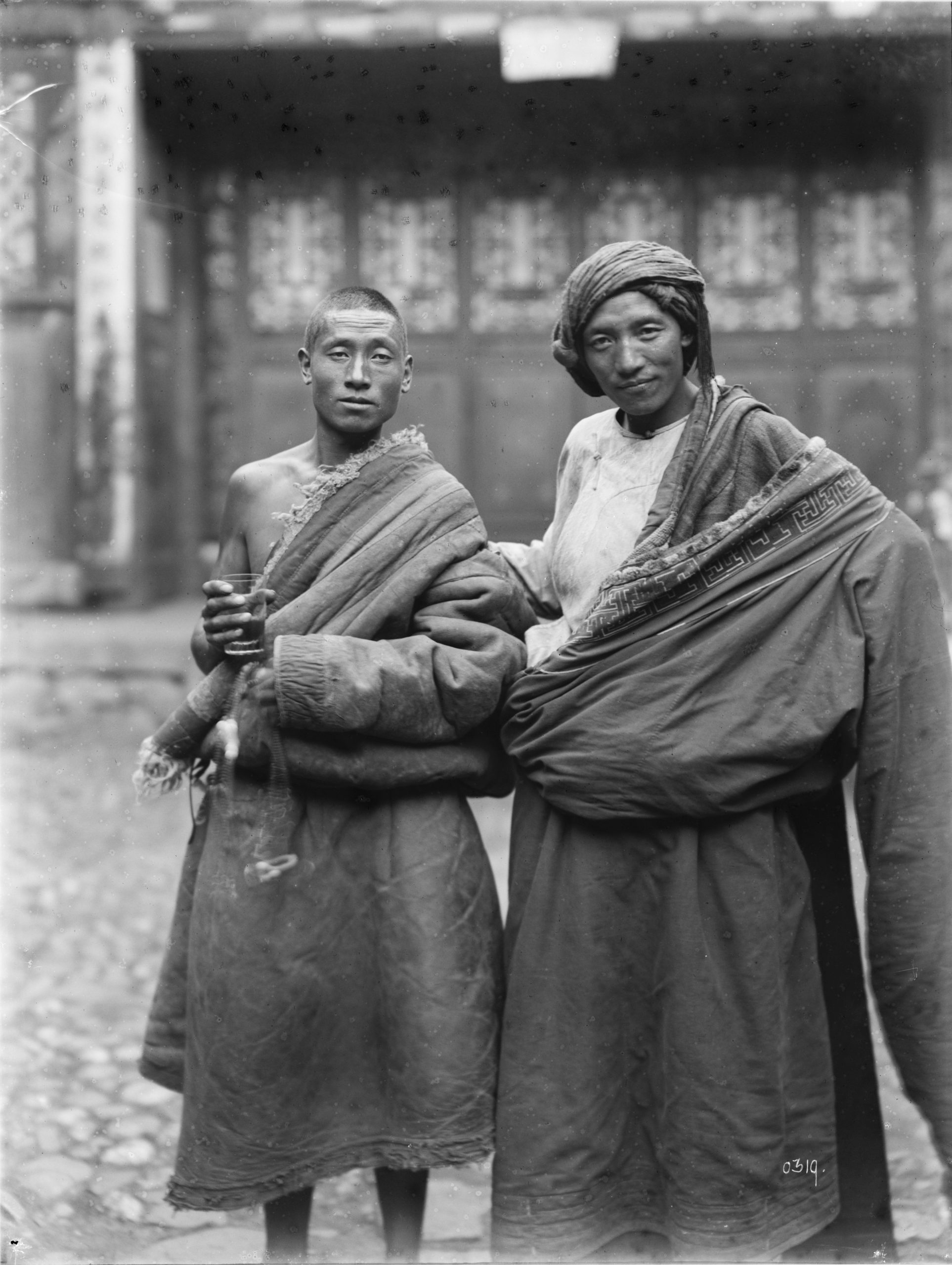 A Lappa man (left) and Sifan man (right) photographed by Ernest Wilson.