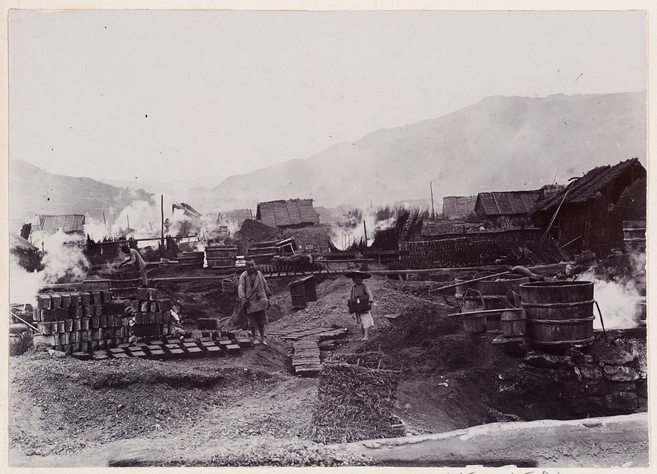 Workers at Kui-Fu. Yangtze River, 1908. All photographs by Ernest Henry Wilson. © President and Fellows of Harvard College. Arnold Arboretum Archives.