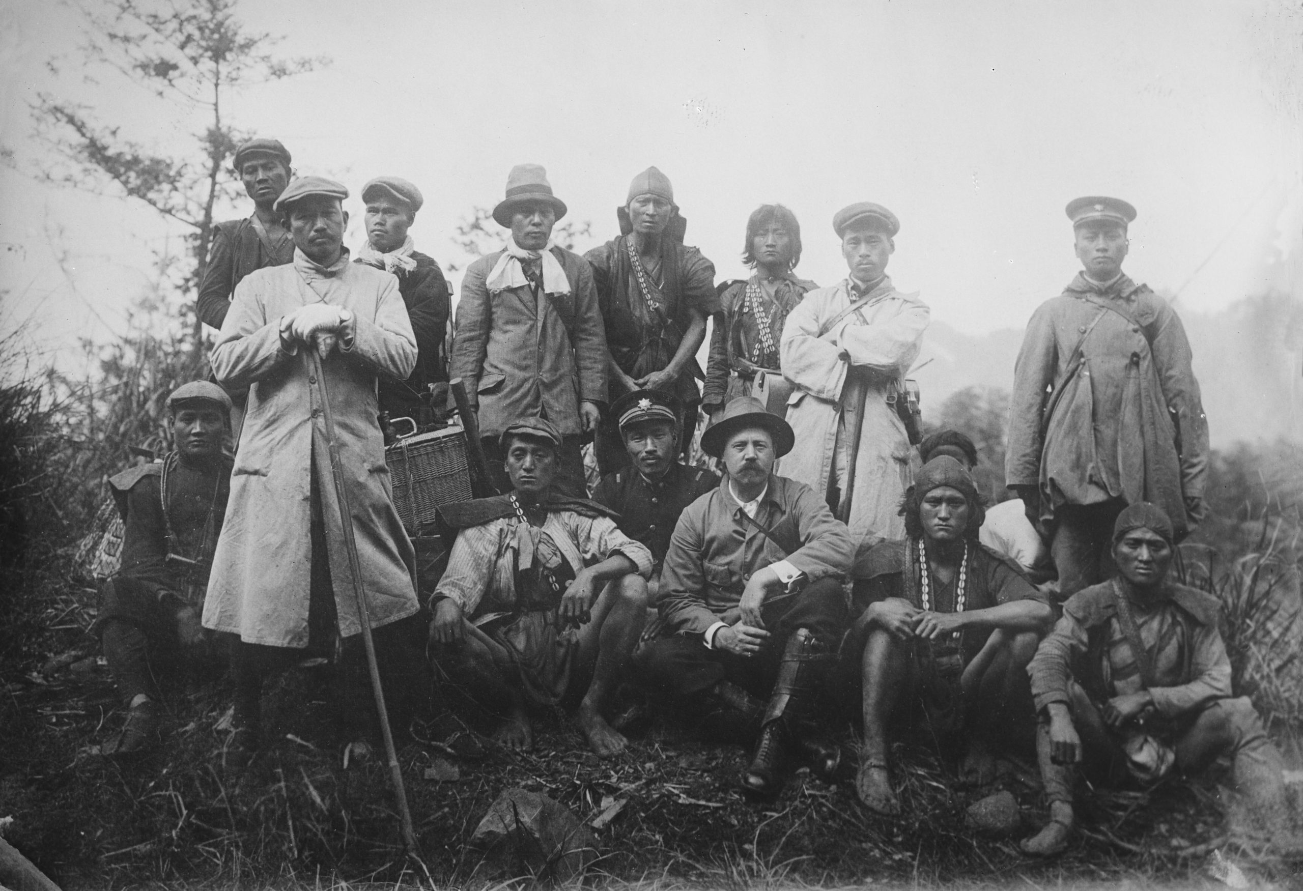 Ernest Wilson with indigenous Taiwanese men and Japanese officials, spring 1918. Ryozo Kanehira is in the center over Wilson's right shoulder.