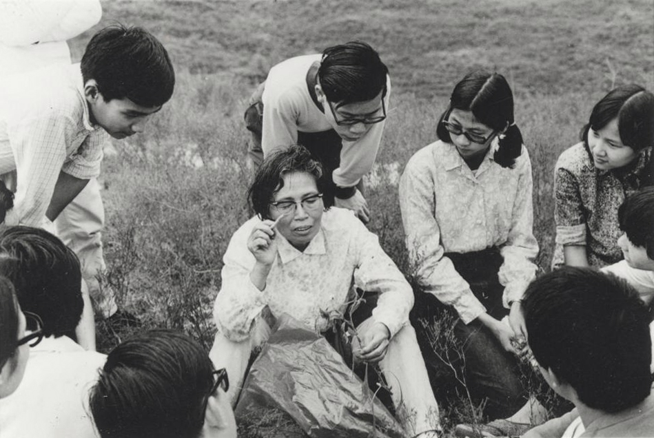 Dr. Shiu-Ying Hu and her students in the field in Hong Kong, ca. 1969.