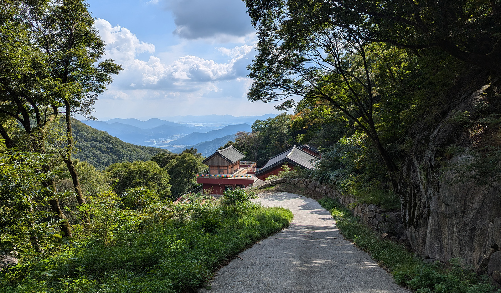 The expedition explored Baegunsan, a mountain just south of the more famous Jirisan